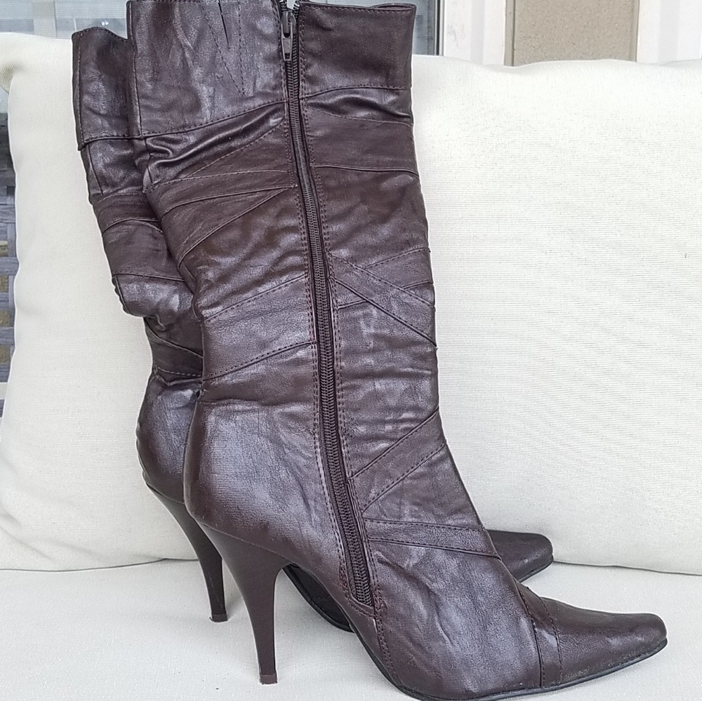 Wet seal boots size 8.5